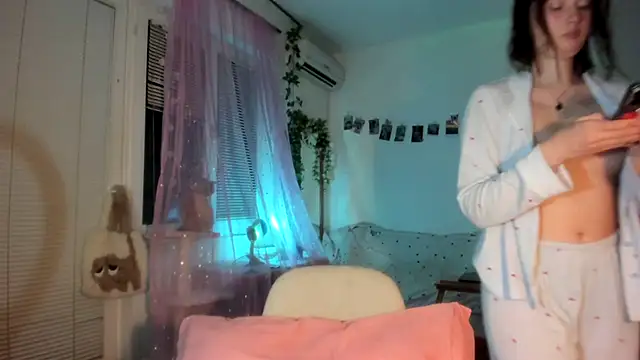 Jenny darling love online show from 20, 4, 2026