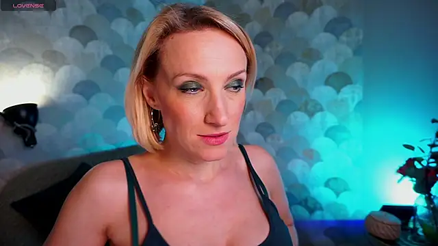 UmaTruewoman online show from 11, 12, 2024