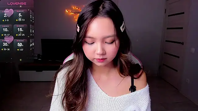 Fluffy Rose online show from 6, 10, 2025