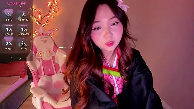 Fluffy Rose online show from 31, 10, 2025