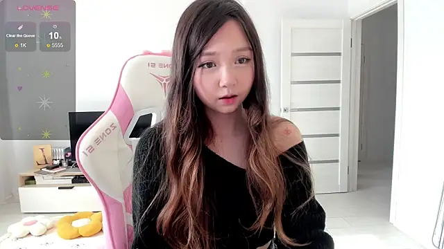 Fluffy Rose online show from 8, 6, 2026