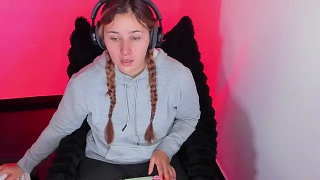 bonnie moon  online show from 31, 1, 2026