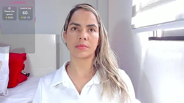 Snapshot of ClaraMariaMon chatting on 19, 10, 2025 ClaraMariaMon online show from 19, 10, 2025