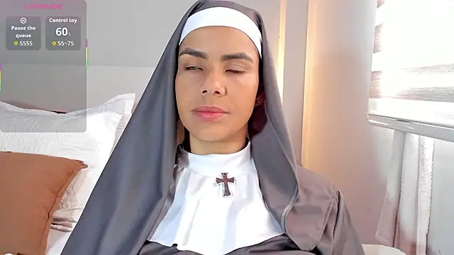 Snapshot of ClaraMariaMon chatting on 11, 11, 2025 ClaraMariaMon online show from 11, 11, 2025