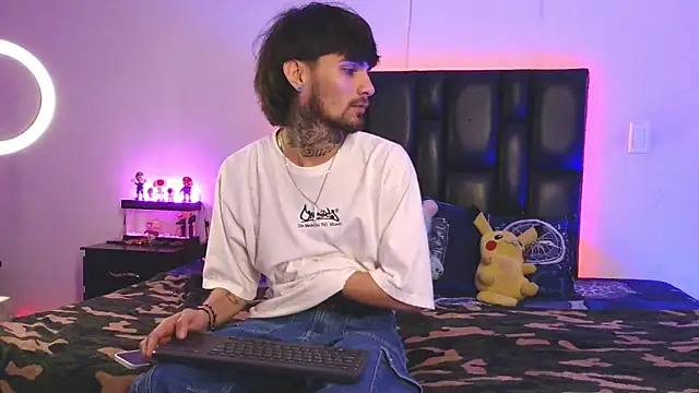 Snapshot of Brutal_Sex_Fucking chatting on 6, 11, 2025 Brutal Sex Fucking online show from 6, 11, 2025