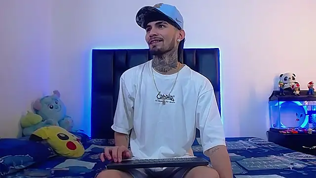 Snapshot of Brutal_Sex_Fucking chatting on 17, 6, 2026 Brutal Sex Fucking online show from 17, 6, 2026