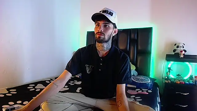 Snapshot of Brutal_Sex_Fucking chatting on 22, 7, 2026 Brutal Sex Fucking online show from 22, 7, 2026