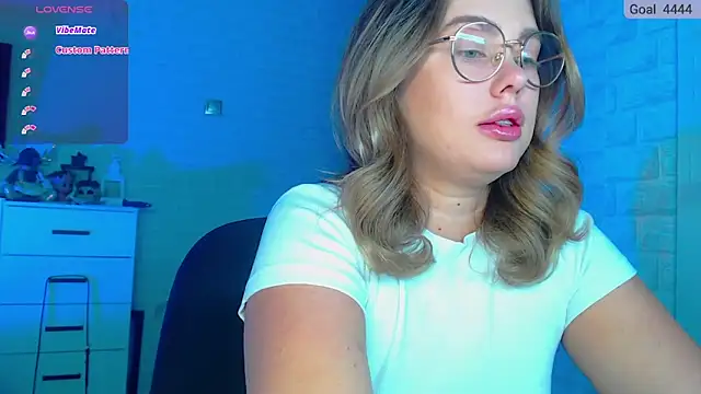 SuchCute online show from 4, 3, 2025