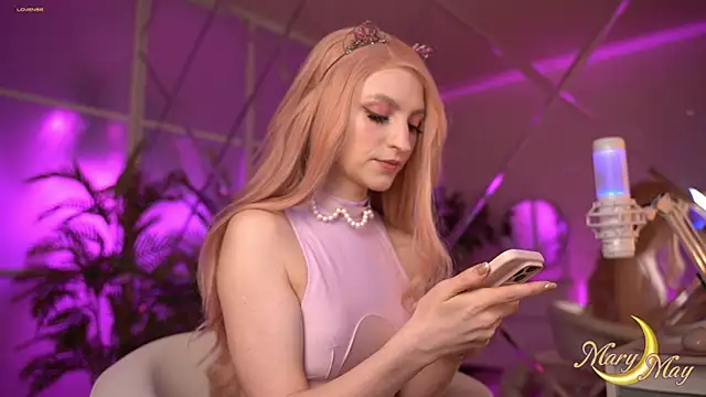 Snapshot of marylunamay chatting on 24, 1, 2025 marylunamay online show from 24, 1, 2025