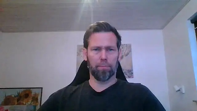 Snapshot of Gotta1 chatting on 24, 11, 2025 Gotta1 online show from 24, 11, 2025