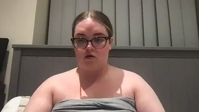 Snapshot of honeyyy24 chatting on 7, 7, 2026 honeyyy24 online show from 7, 7, 2026
