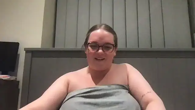 Snapshot of honeyyy24 chatting on 8, 7, 2026 honeyyy24 online show from 8, 7, 2026
