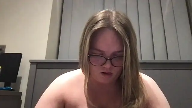 Snapshot of honeyyy24 chatting on 20, 7, 2026 honeyyy24 online show from 20, 7, 2026