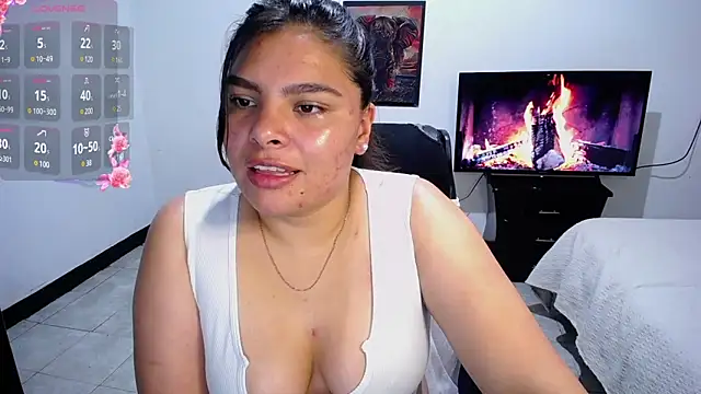 Snapshot of goddess_valXX chatting on 2, 1, 2025 goddess valXX online show from 2, 1, 2025