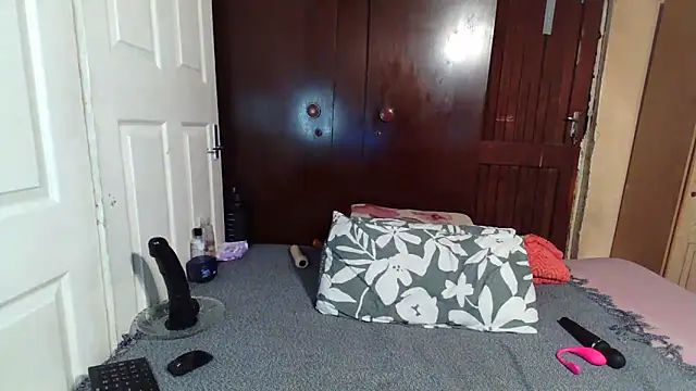 Smoochy  online show from 4, 12, 2025