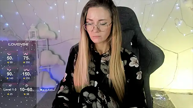 LadyIzabel online show from 3, 2, 2025