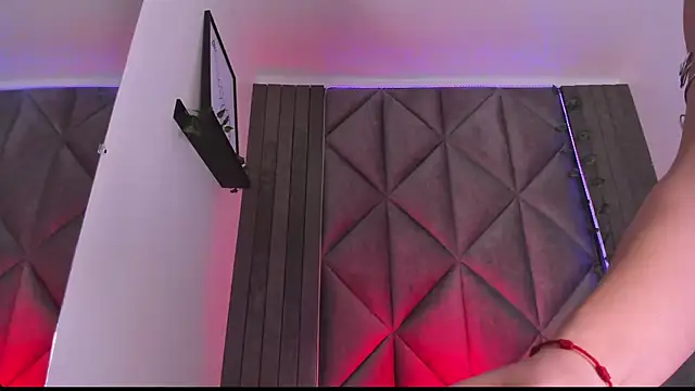 BriaConner  online show from 22, 11, 2025