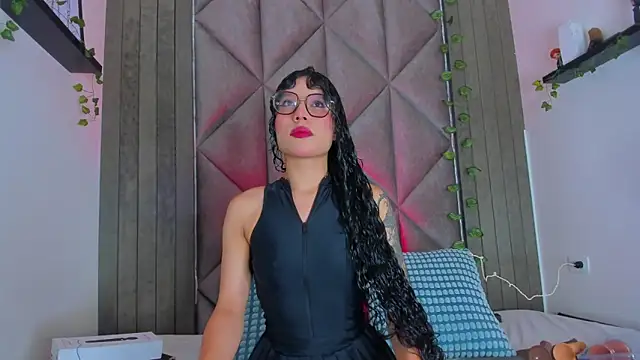 BriaConner  online show from 27, 4, 2026