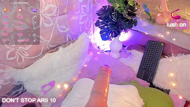 Snapshot of Arii_vega_ chatting on 8, 10, 2025 Arii vega online show from 8, 10, 2025