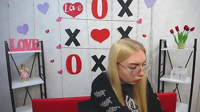 BeatriceFly online show from 1, 2, 2025