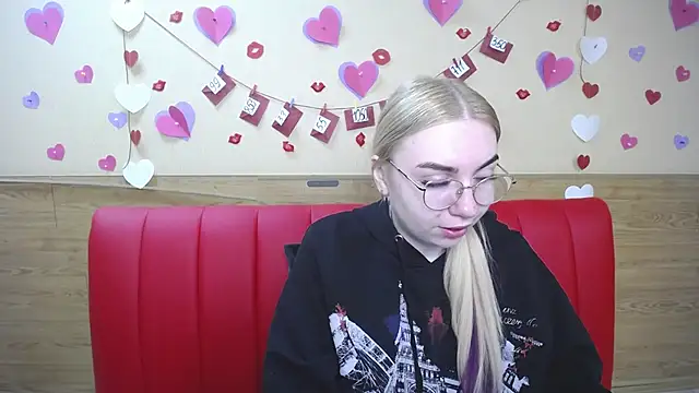 BeatriceFly online show from 1, 3, 2025