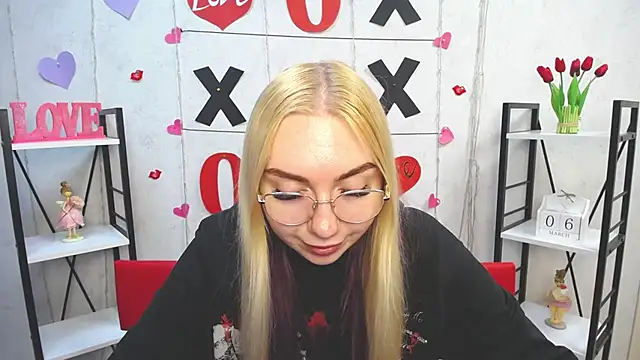 BeatriceFly online show from 6, 3, 2025