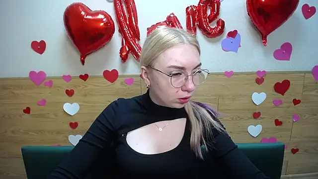 BeatriceFly online show from 9, 3, 2025