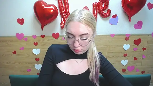 BeatriceFly online show from 9, 3, 2025