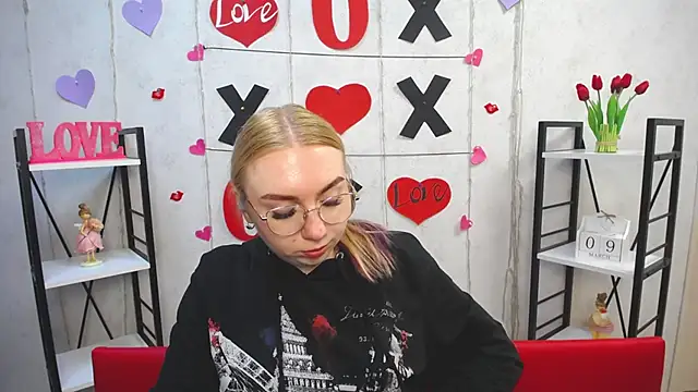 BeatriceFly online show from 10, 3, 2025