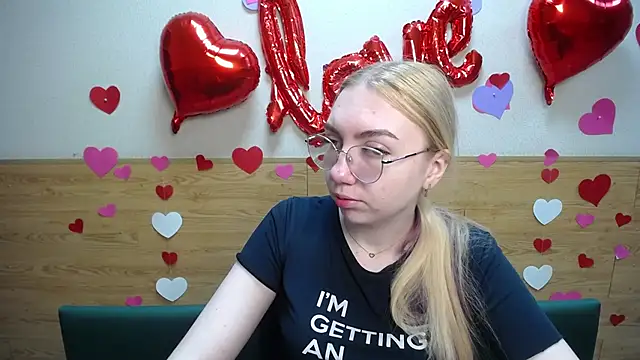 BeatriceFly online show from 16, 3, 2025