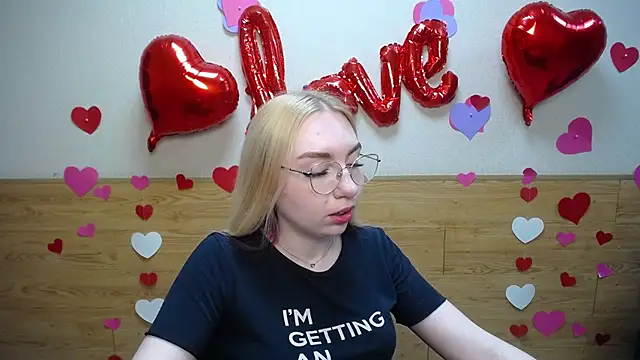 BeatriceFly online show from 17, 3, 2025