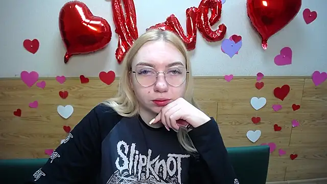 BeatriceFly online show from 20, 3, 2025