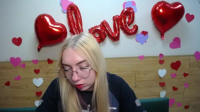 BeatriceFly online show from 20, 3, 2025