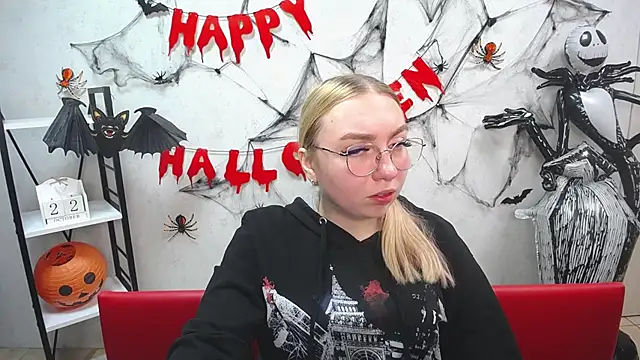 BeatriceFly online show from 22, 10, 2025