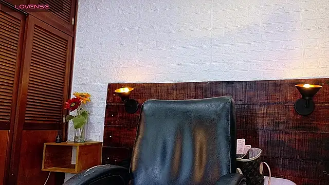 Snapshot of Celeste_sanz chatting on 8, 10, 2025 Celeste sanz online show from 8, 10, 2025