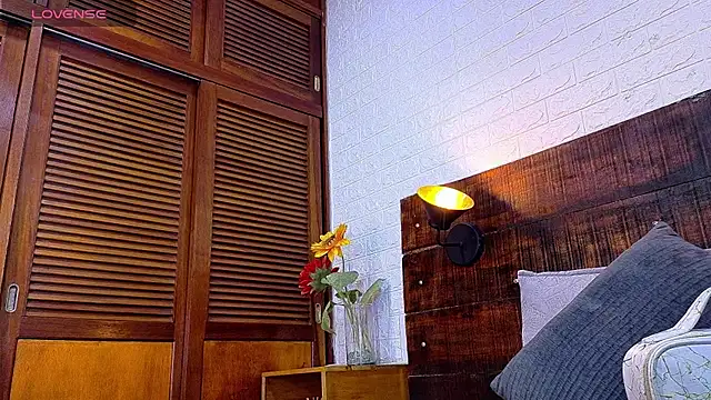 Snapshot of Celeste_sanz chatting on 4, 12, 2025 Celeste sanz online show from 4, 12, 2025