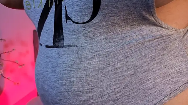 Snapshot of miaablack chatting on 6, 11, 2025 miaablack online show from 6, 11, 2025