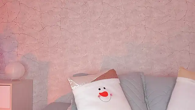 DahianaWalcott online show from 10, 12, 2024