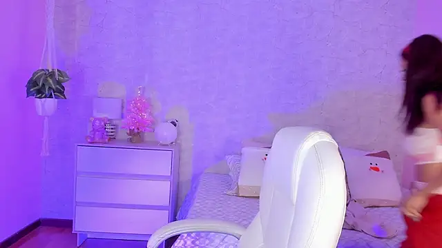 DahianaWalcott online show from 10, 12, 2024