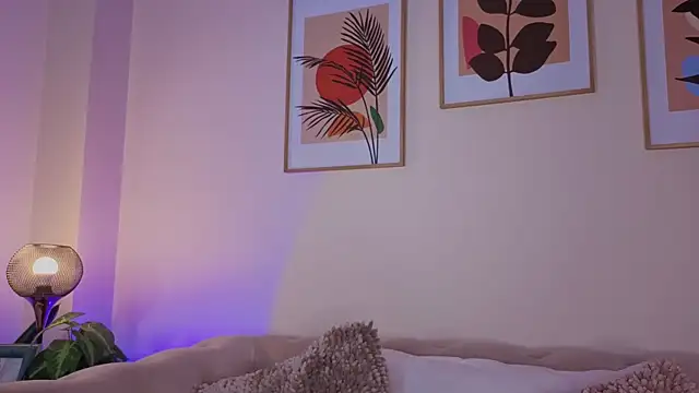 DahianaWalcott online show from 11, 10, 2025