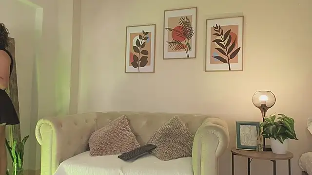 DahianaWalcott online show from 24, 4, 2026