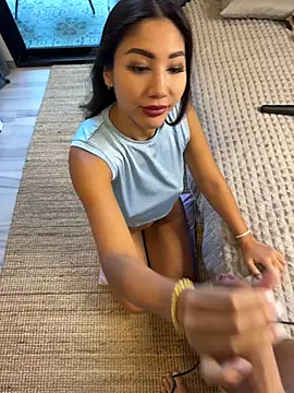 Snapshot of lean_lie8 chatting on 13, 10, 2025 lean lie8 online show from 13, 10, 2025