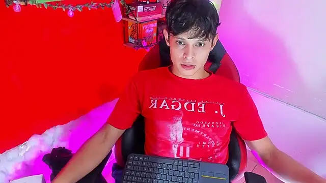 Snapshot of LilOwen_ chatting on 18, 9, 2025 LilOwen online show from 18, 9, 2025