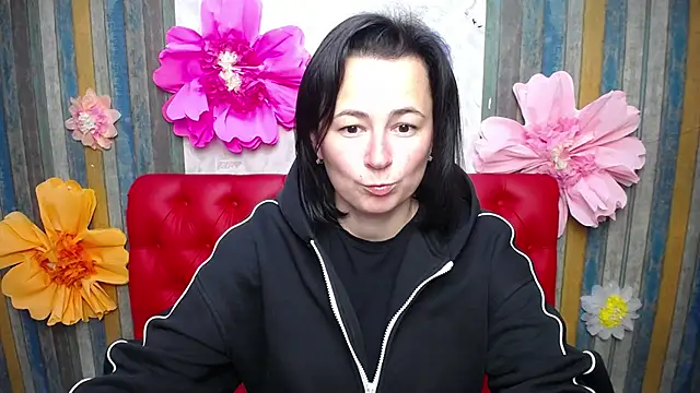 Snapshot of MarieSho chatting on 12, 10, 2025 MarieSho online show from 12, 10, 2025