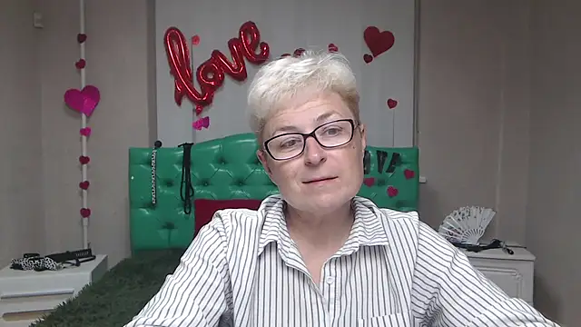 Snapshot of EmiliaGree chatting on 10, 9, 2025 EmiliaGree online show from 10, 9, 2025