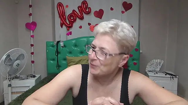 Snapshot of EmiliaGree chatting on 20, 9, 2025 EmiliaGree online show from 20, 9, 2025