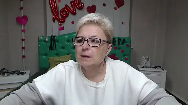 Snapshot of EmiliaGree chatting on 27, 9, 2025 EmiliaGree online show from 27, 9, 2025