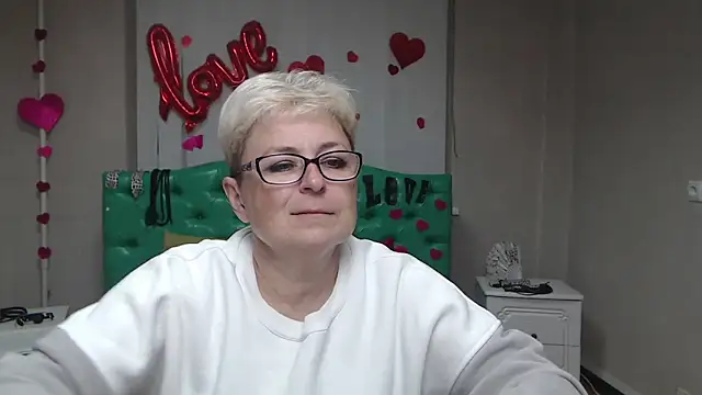 Snapshot of EmiliaGree chatting on 3, 10, 2025 EmiliaGree online show from 3, 10, 2025