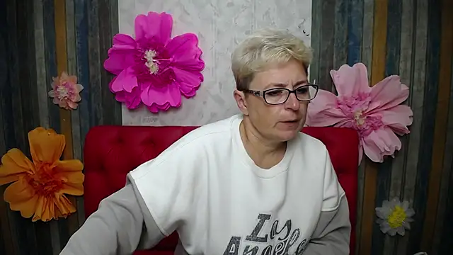 Snapshot of EmiliaGree chatting on 4, 10, 2025 EmiliaGree online show from 4, 10, 2025