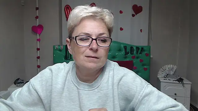 Snapshot of EmiliaGree chatting on 5, 10, 2025 EmiliaGree online show from 5, 10, 2025